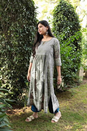 Aanetos Kurta with Chikan Work and hand block print