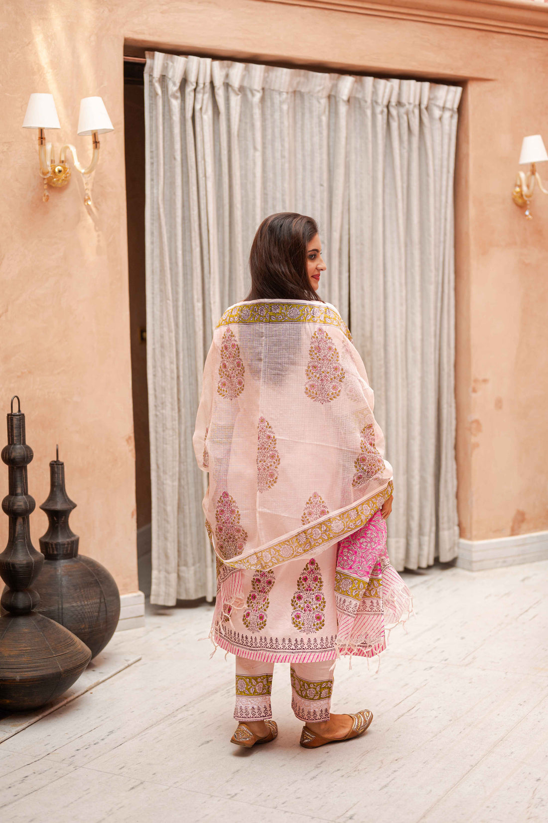 Aanetos Kurta Dupatta set with Chikan Work and hand block print